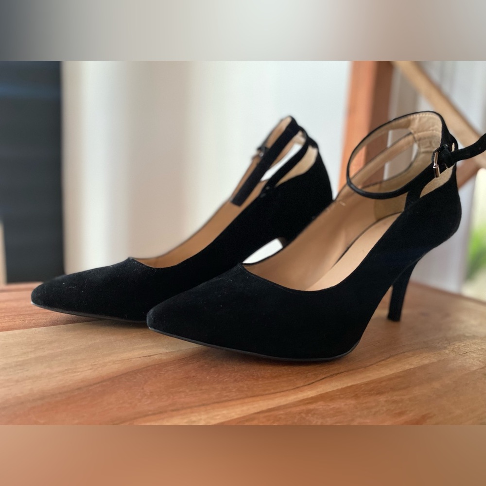 BCBG suede heels